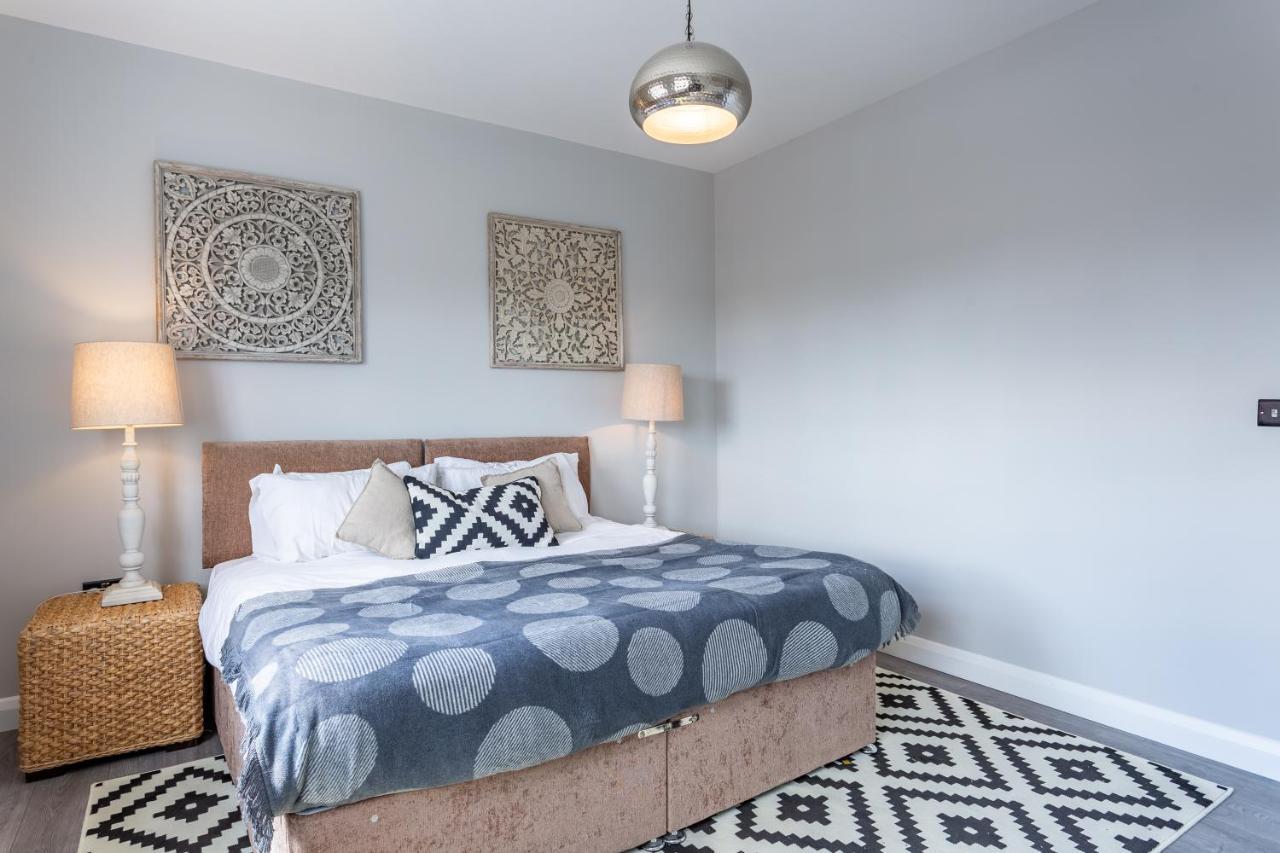 2 Bedroom Apartments With Sofa Bed In Southend Buitenkant foto