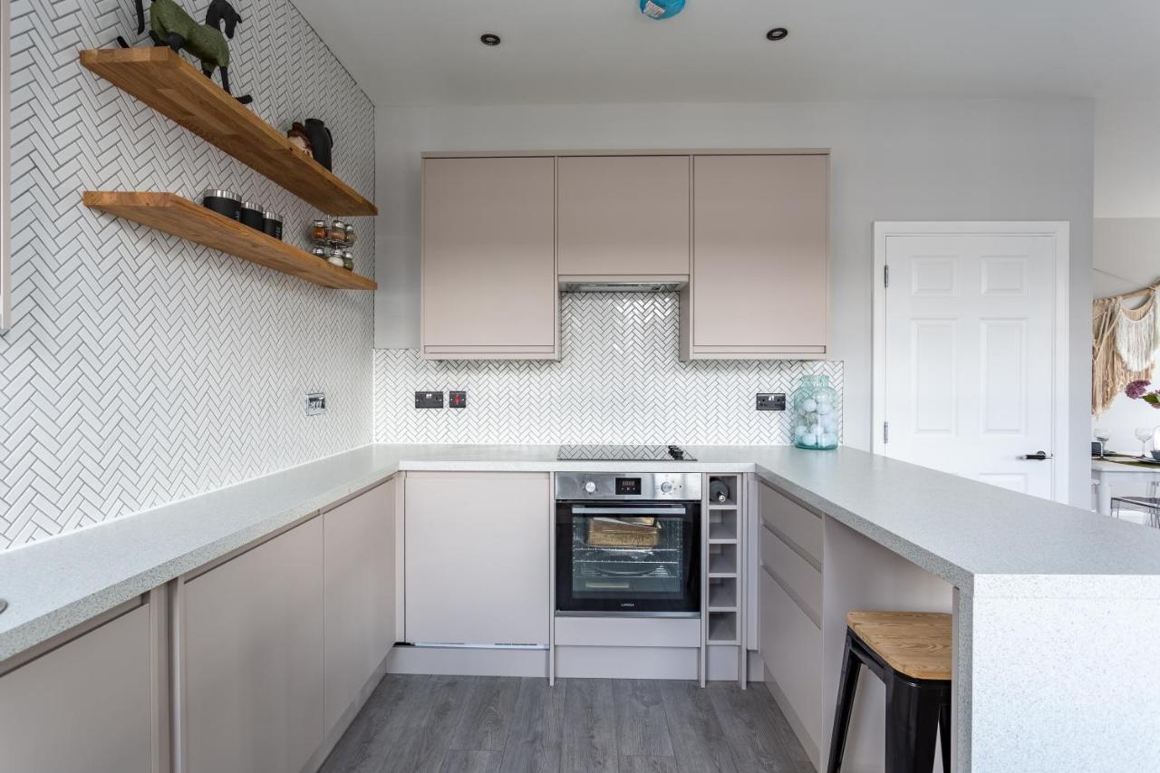 2 Bedroom Apartments With Sofa Bed In Southend Buitenkant foto